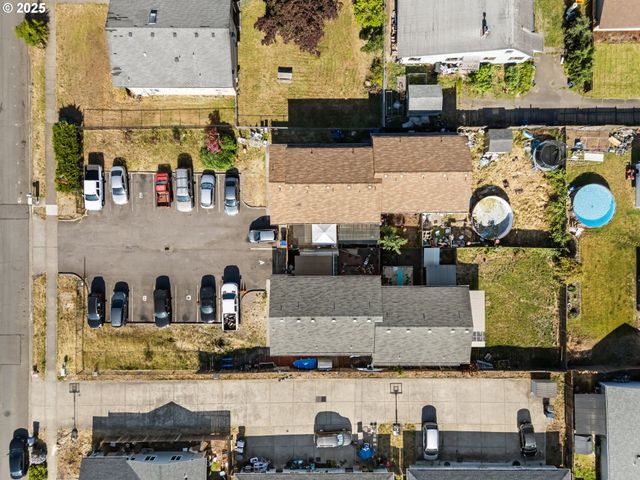 1180 R St, Springfield, OR 97477