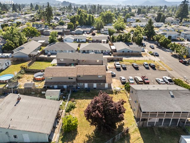1180 R St, Springfield, OR 97477