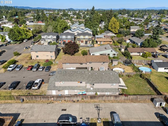 1180 R St, Springfield, OR 97477