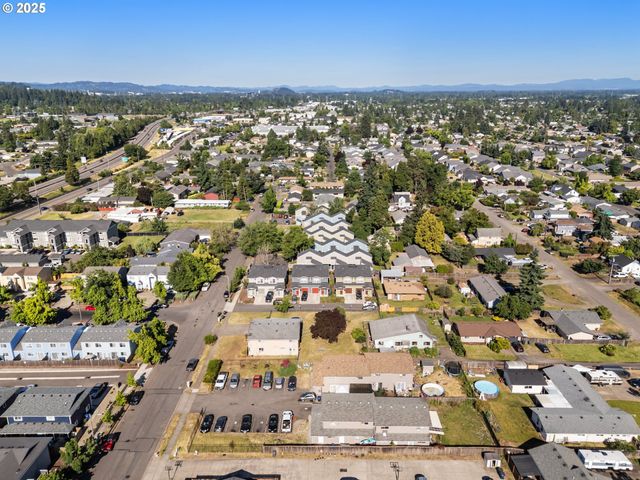 1180 R St, Springfield, OR 97477