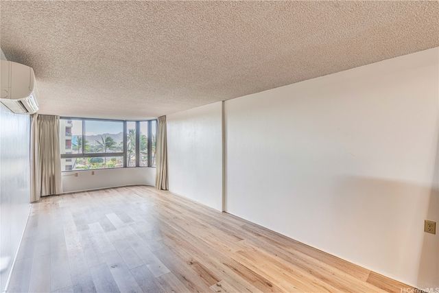 2724 Kahoaloha Lane 705, Honolulu, HI 96826