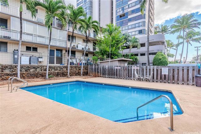 2724 Kahoaloha Lane 705, Honolulu, HI 96826