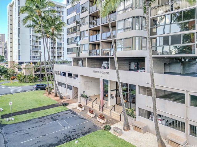 2724 Kahoaloha Lane 705, Honolulu, HI 96826