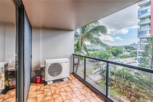 2724 Kahoaloha Lane 705, Honolulu, HI 96826