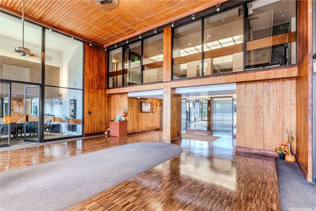 2724 Kahoaloha Lane 705, Honolulu, HI 96826