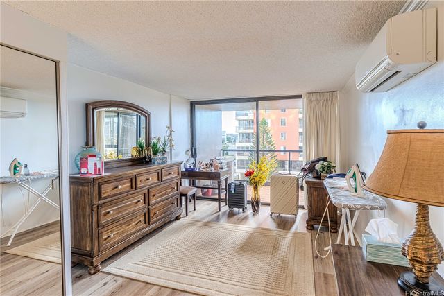 2724 Kahoaloha Lane 705, Honolulu, HI 96826