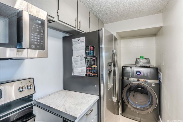 2724 Kahoaloha Lane 705, Honolulu, HI 96826