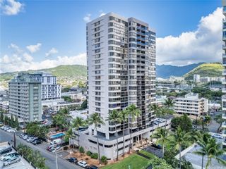 2724 Kahoaloha Lane 705, Honolulu, HI 96826