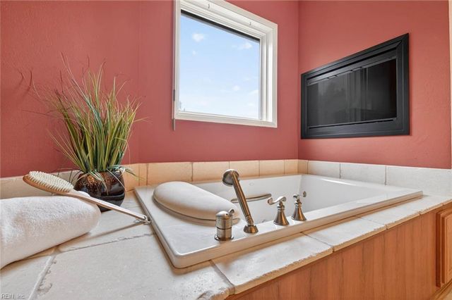 2220 Sandfiddler RD, Virginia Beach, VA 23456