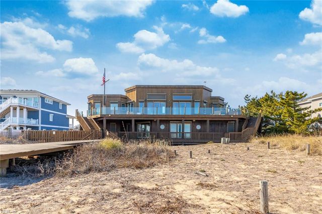 2220 Sandfiddler RD, Virginia Beach, VA 23456