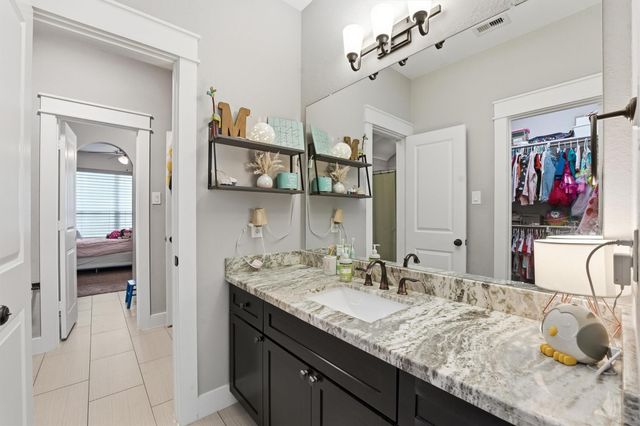 32518 Westwood Square East Drive, Magnolia, TX 77354
