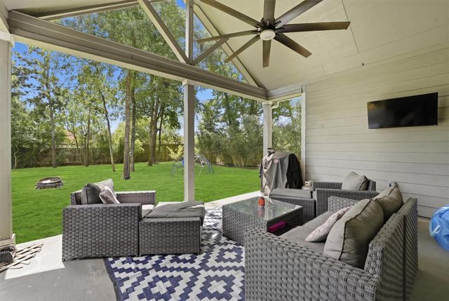 32518 Westwood Square East Drive, Magnolia, TX 77354