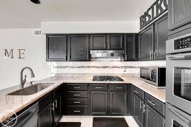 29263 W Chanticleer Street, Southfield, MI 48034