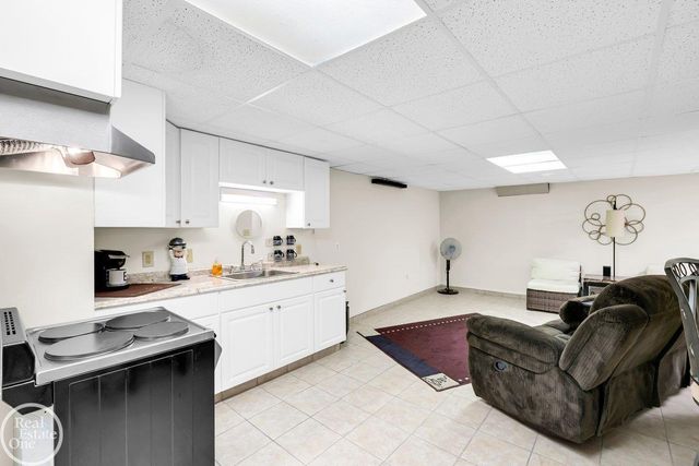 29263 W Chanticleer Street, Southfield, MI 48034