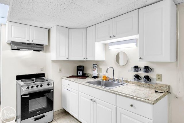 29263 W Chanticleer Street, Southfield, MI 48034