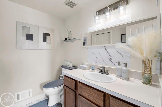 29263 W Chanticleer Street, Southfield, MI 48034