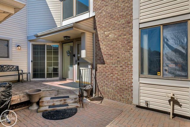 29263 W Chanticleer Street, Southfield, MI 48034