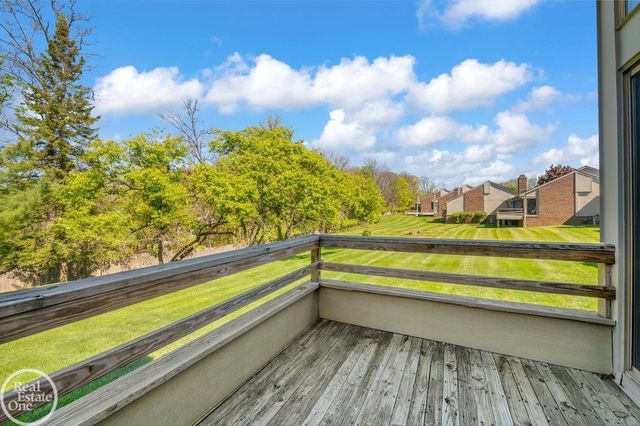29263 W Chanticleer Street, Southfield, MI 48034