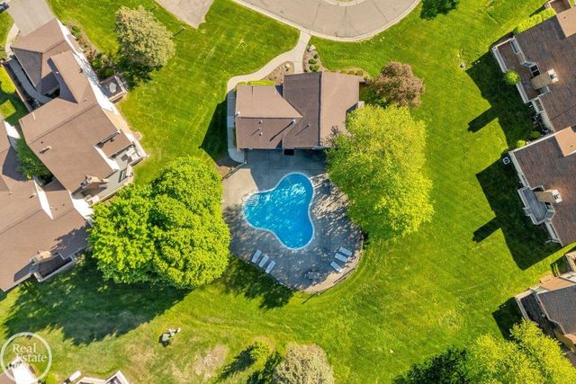 29263 W Chanticleer Street, Southfield, MI 48034