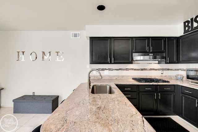 29263 W Chanticleer Street, Southfield, MI 48034