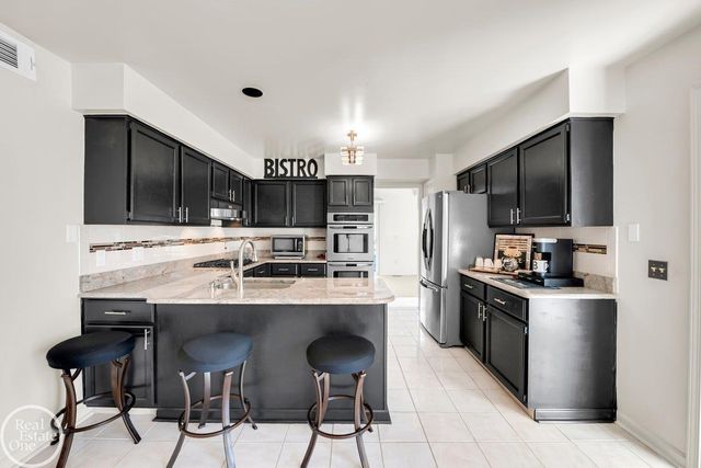 29263 W Chanticleer Street, Southfield, MI 48034