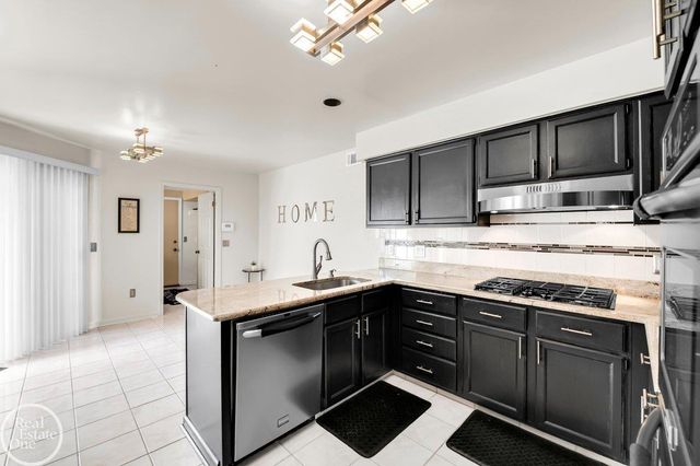 29263 W Chanticleer Street, Southfield, MI 48034