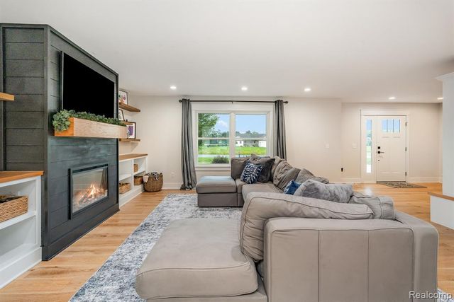 10224 Sarle Road, Freeland, MI 48623