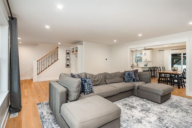 10224 Sarle Road, Freeland, MI 48623