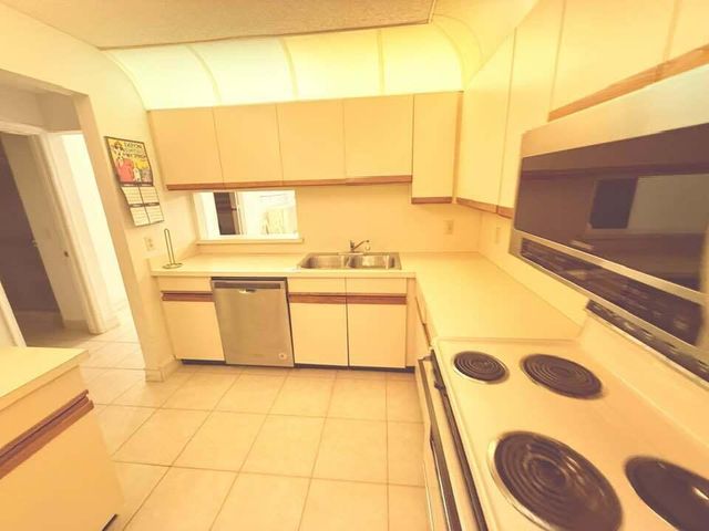 10062 Hickorywood Place, Boynton Beach, FL 33437