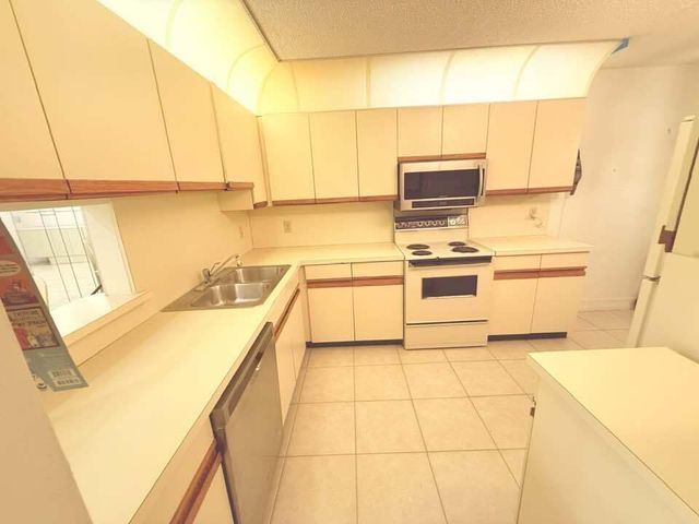 10062 Hickorywood Place, Boynton Beach, FL 33437