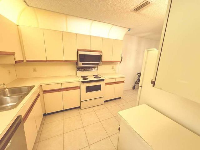 10062 Hickorywood Place, Boynton Beach, FL 33437