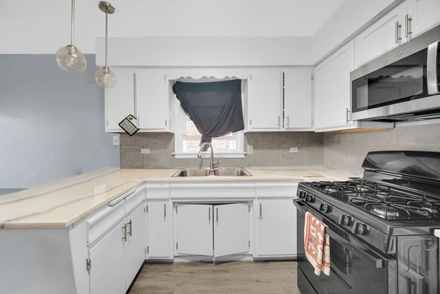 7950 S Lafayette Avenue, Chicago, IL 60620