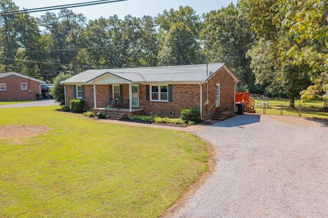 102 Aldrin St, Tullahoma, TN 37388