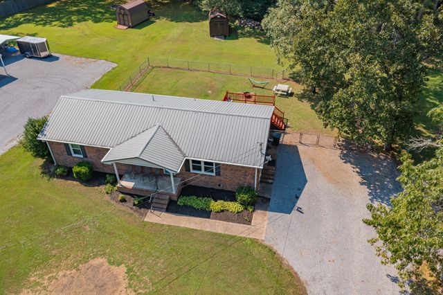 102 Aldrin St, Tullahoma, TN 37388