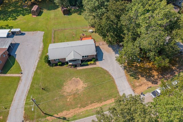 102 Aldrin St, Tullahoma, TN 37388