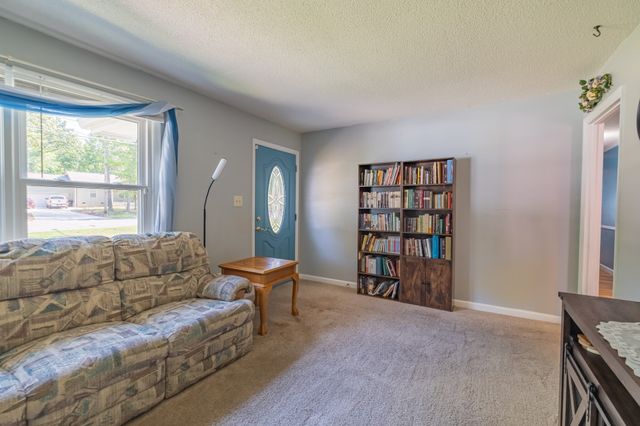 102 Aldrin St, Tullahoma, TN 37388