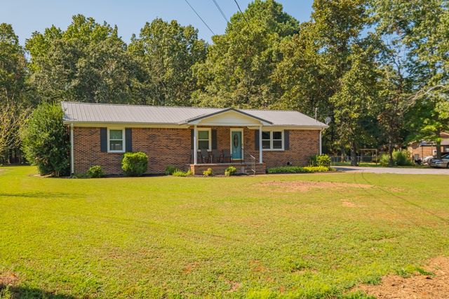 102 Aldrin St, Tullahoma, TN 37388