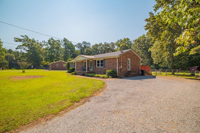 102 Aldrin St, Tullahoma, TN 37388