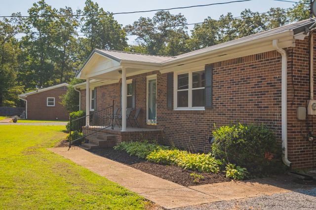 102 Aldrin St, Tullahoma, TN 37388
