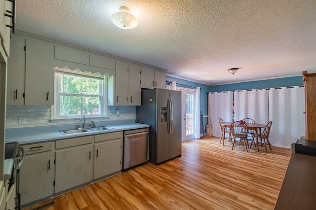 102 Aldrin St, Tullahoma, TN 37388