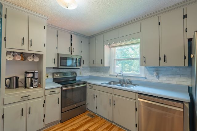 102 Aldrin St, Tullahoma, TN 37388