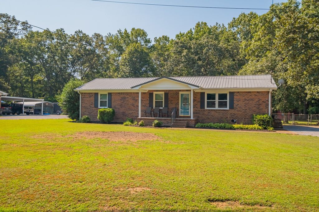 102 Aldrin St, Tullahoma, TN 37388