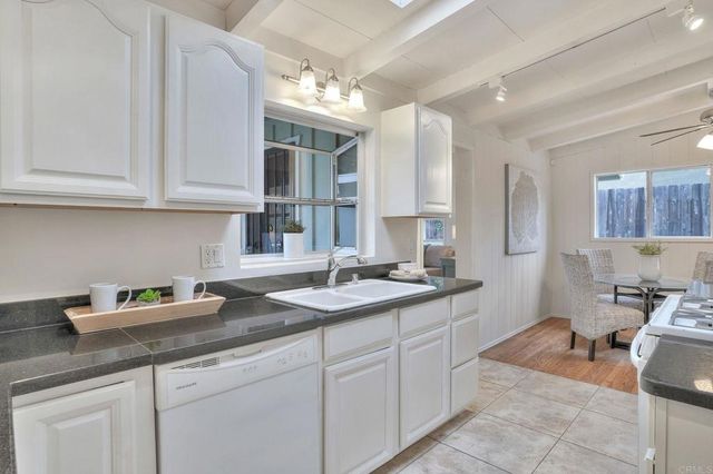 5091 El Arbol, Carlsbad, CA 92008