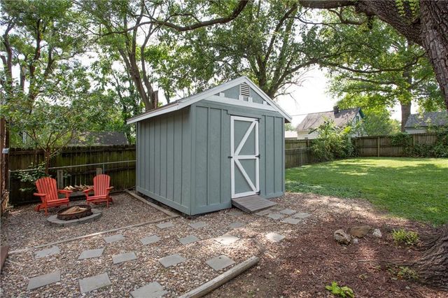 5700 Reeds Road, Mission, KS 66202