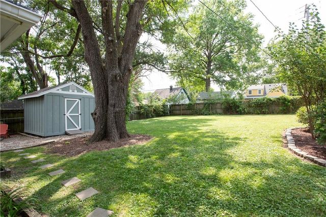 5700 Reeds Road, Mission, KS 66202