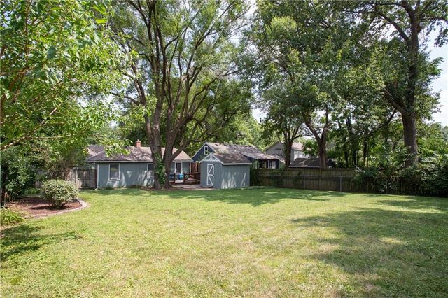 5700 Reeds Road, Mission, KS 66202
