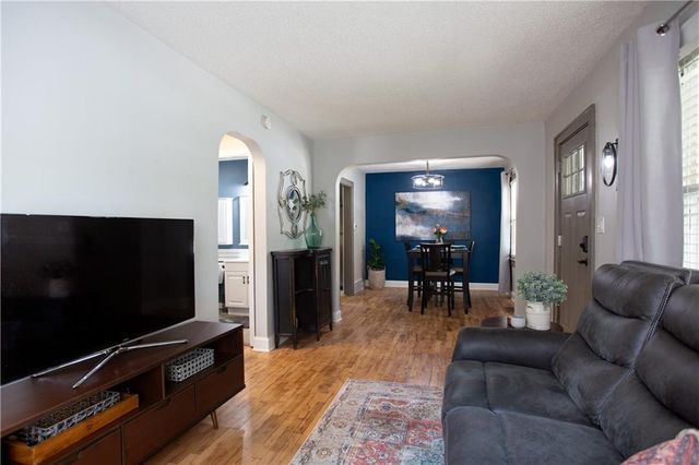 5700 Reeds Road, Mission, KS 66202