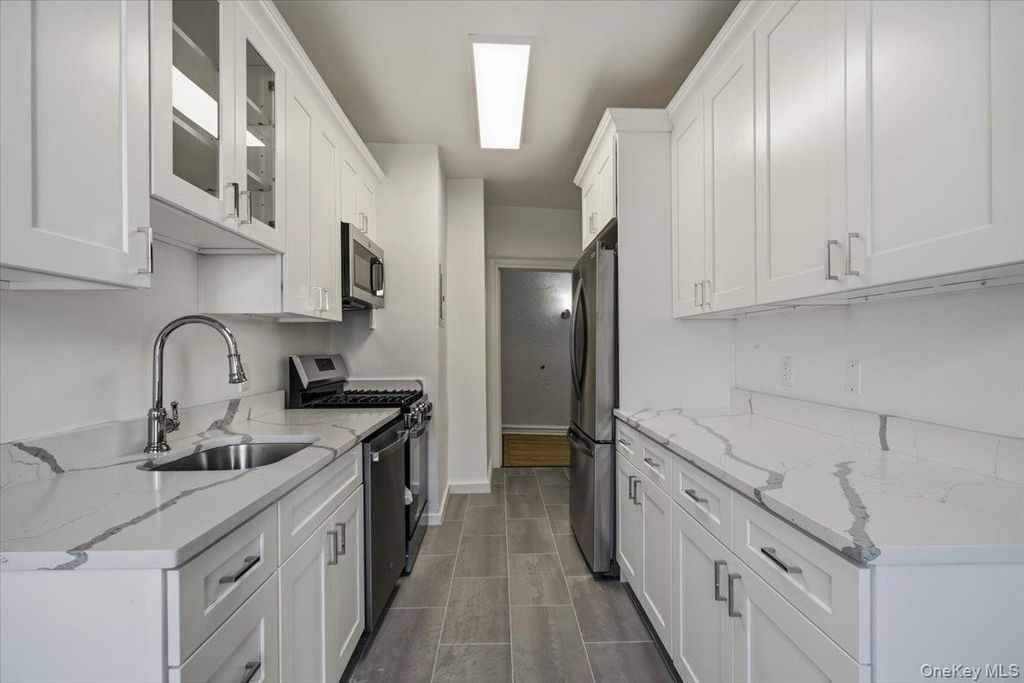 27 N Central Avenue 5D, Hartsdale, NY 10530 — photo 2