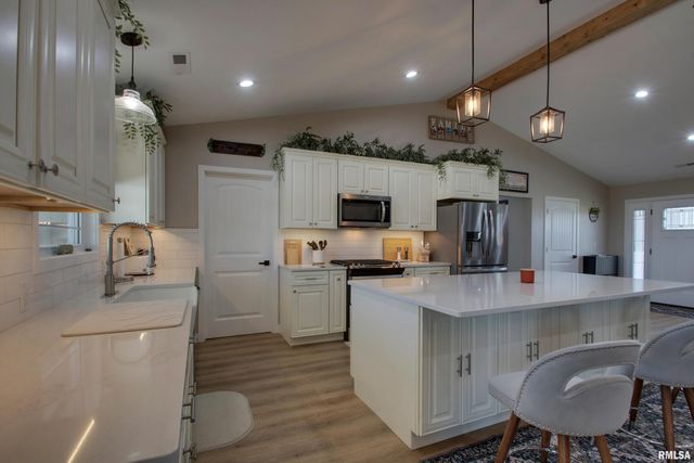 55550 Lone Cedar Trail, New London, MO 63459