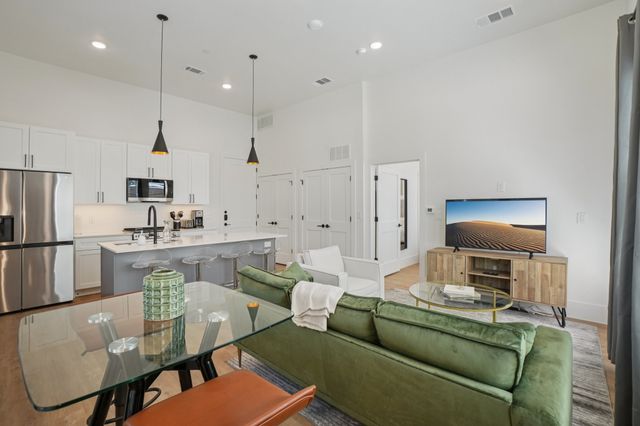 6418 Maple Avenue 202, Dallas, TX 75235